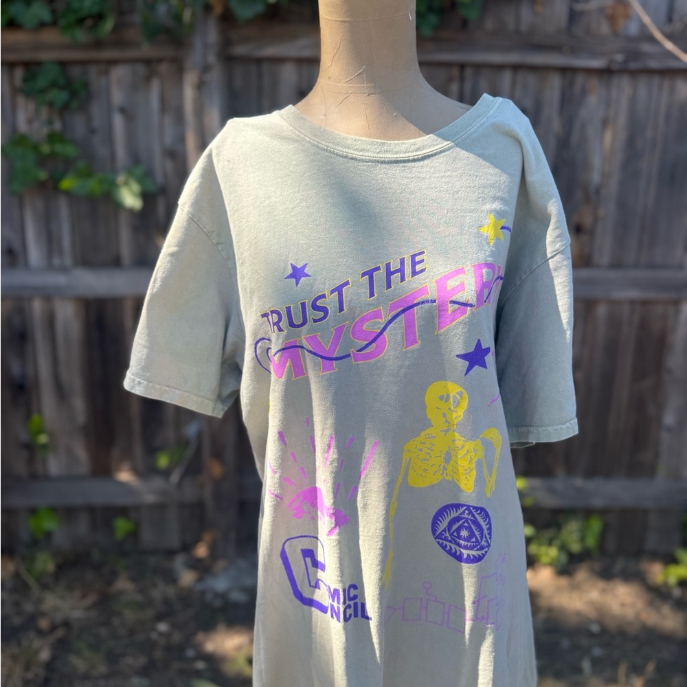 Graphic Men’sT-Shirt - Gray with Purple and Yellow Accents